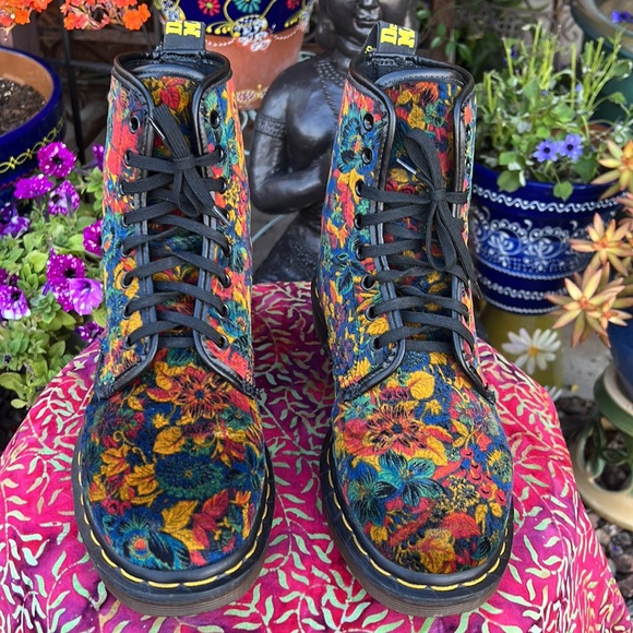 🏴󠁧󠁢󠁥󠁮󠁧󠁿 Super Rare England Vintage Velvet Floral Dr. Martens Boots UK 6 - Picture 8 of 16